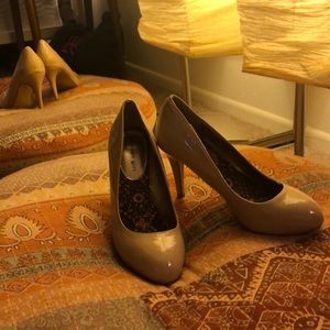 Nude Madden Girl pumps